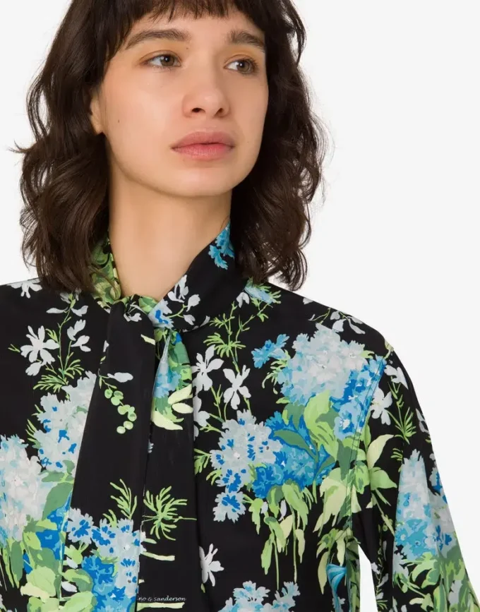 Camisa de satén de seda estampada Camisa de satén de seda estampada