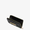 Cartera acolchada con cremallera y logotipo bordado Cartera acolchada con cremallera y logotipo bordado