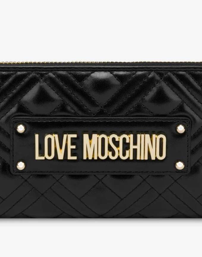 Cartera acolchada con cremallera y logotipo bordado Cartera acolchada con cremallera y logotipo bordado