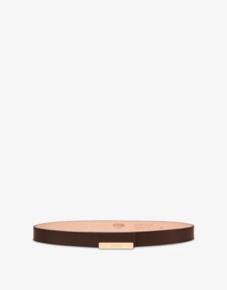 Cinturón de piel de becerro con placa metálica
