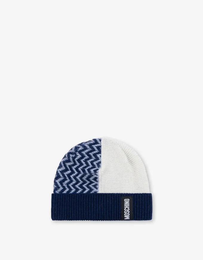 Gorro con parche bordado Gorro con parche bordado