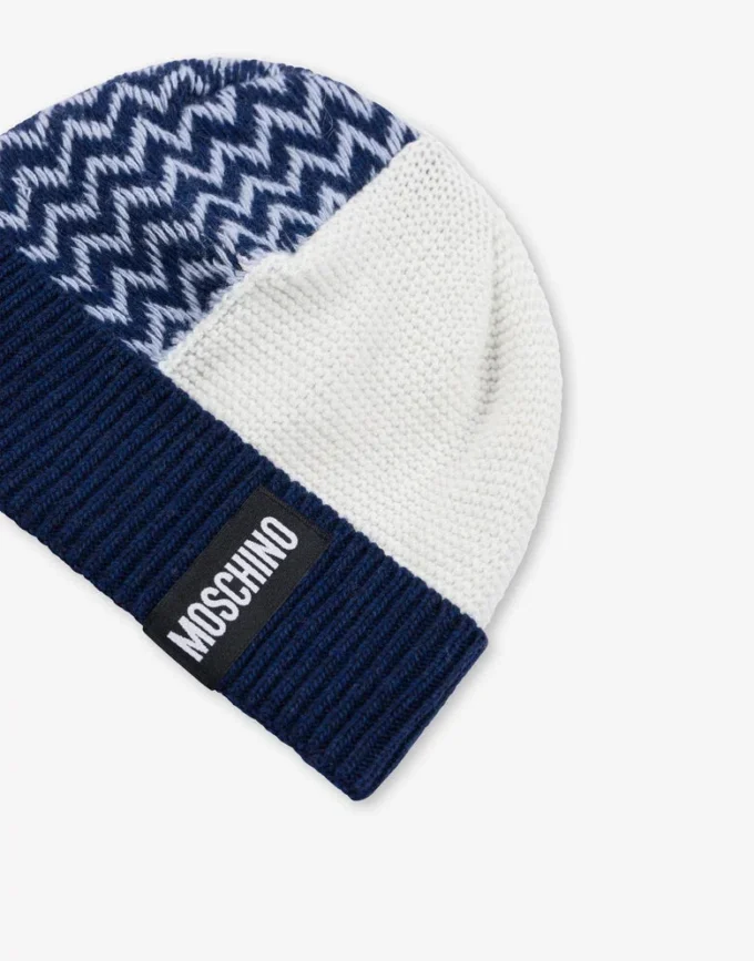 Gorro con parche bordado Gorro con parche bordado