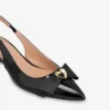 Zapatos de salón de charol con talón abierto Zapatos de salón de charol con talón abierto